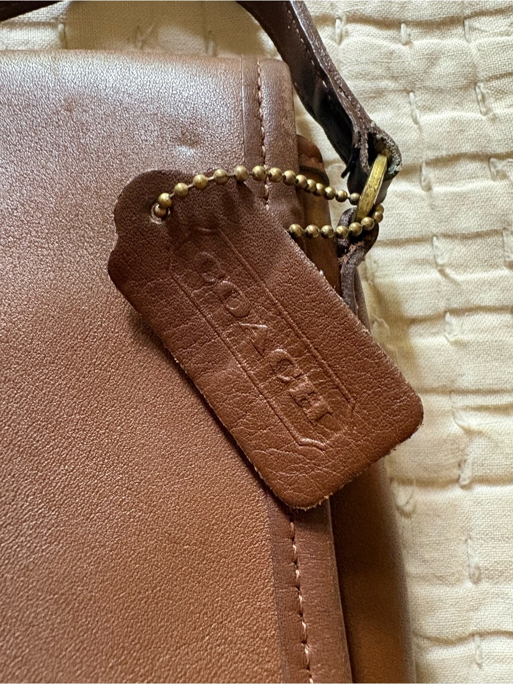 Vintage Coach Brown Leather Crossbody Bag with Turn-Lock Closure - Picture 6 of 15